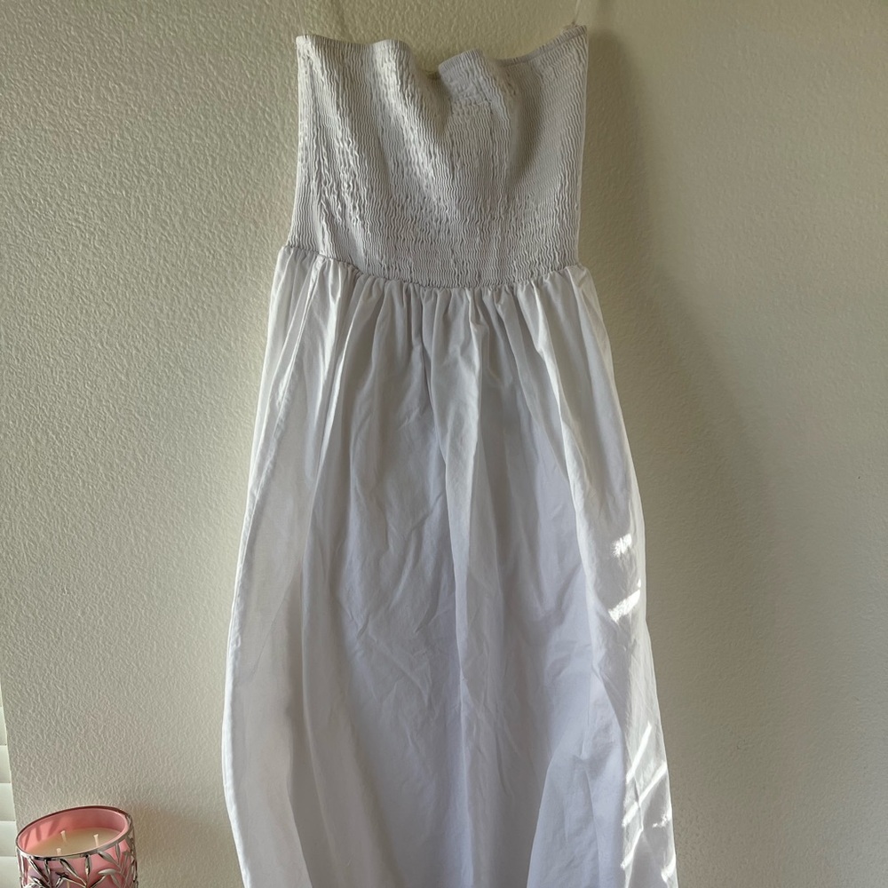 beautiful urban Outfitters midi length strapless white dress